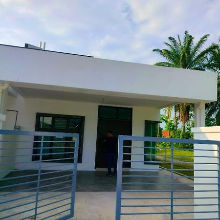 Aiman'S Rose Homestay Teluk Panglima Garang Exterior foto