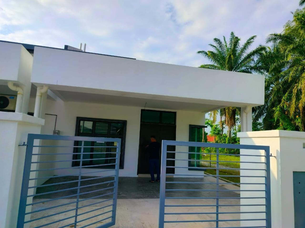 Aiman'S Rose Homestay Teluk Panglima Garang Exterior foto