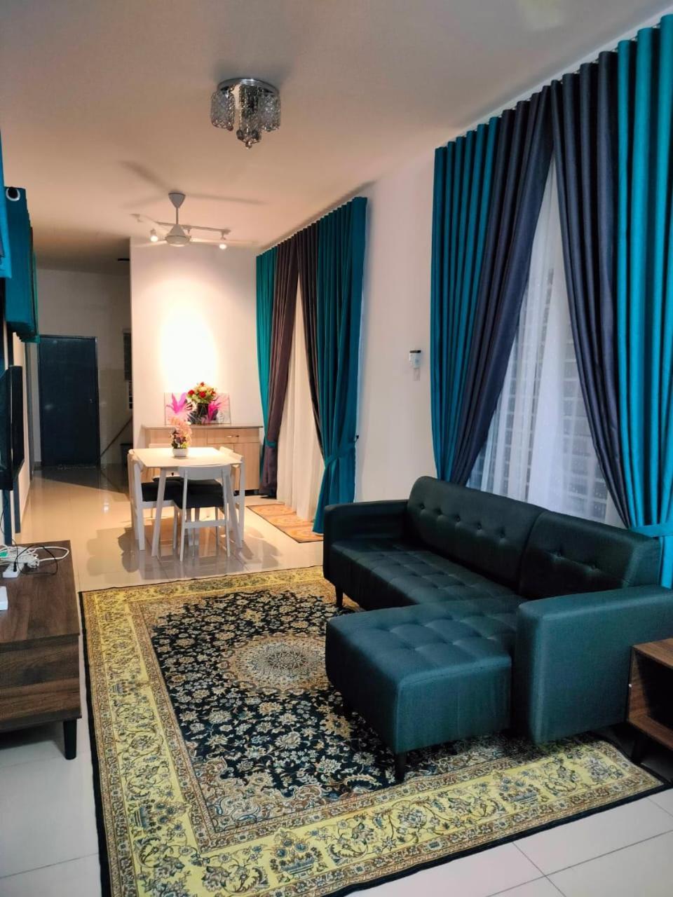 Aiman'S Rose Homestay Teluk Panglima Garang Exterior foto