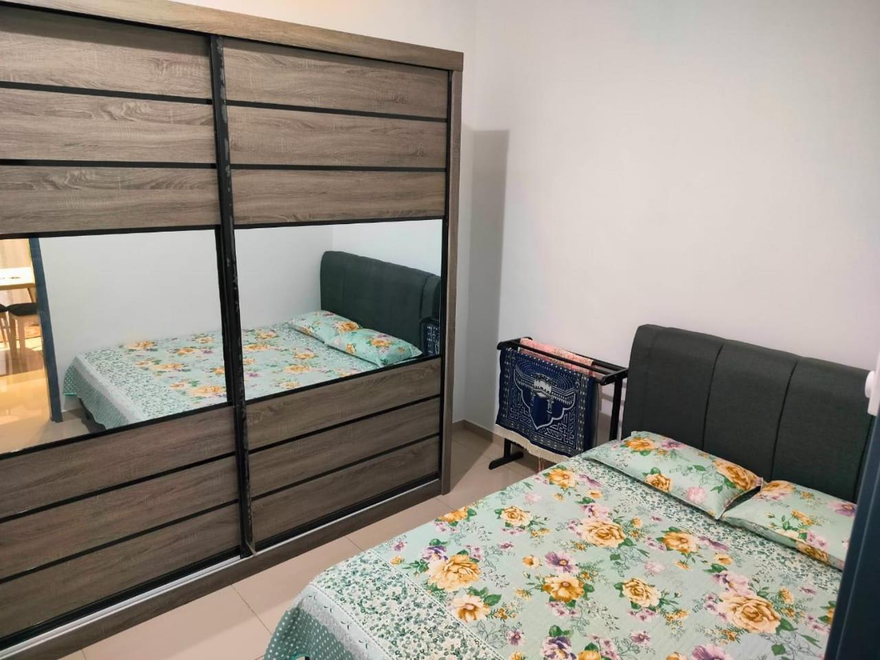 Aiman'S Rose Homestay Teluk Panglima Garang Exterior foto